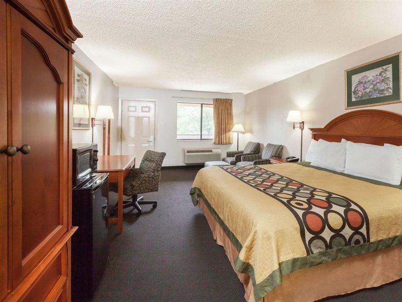 Super 8 By Wyndham Arlington East Hotel Exterior photo